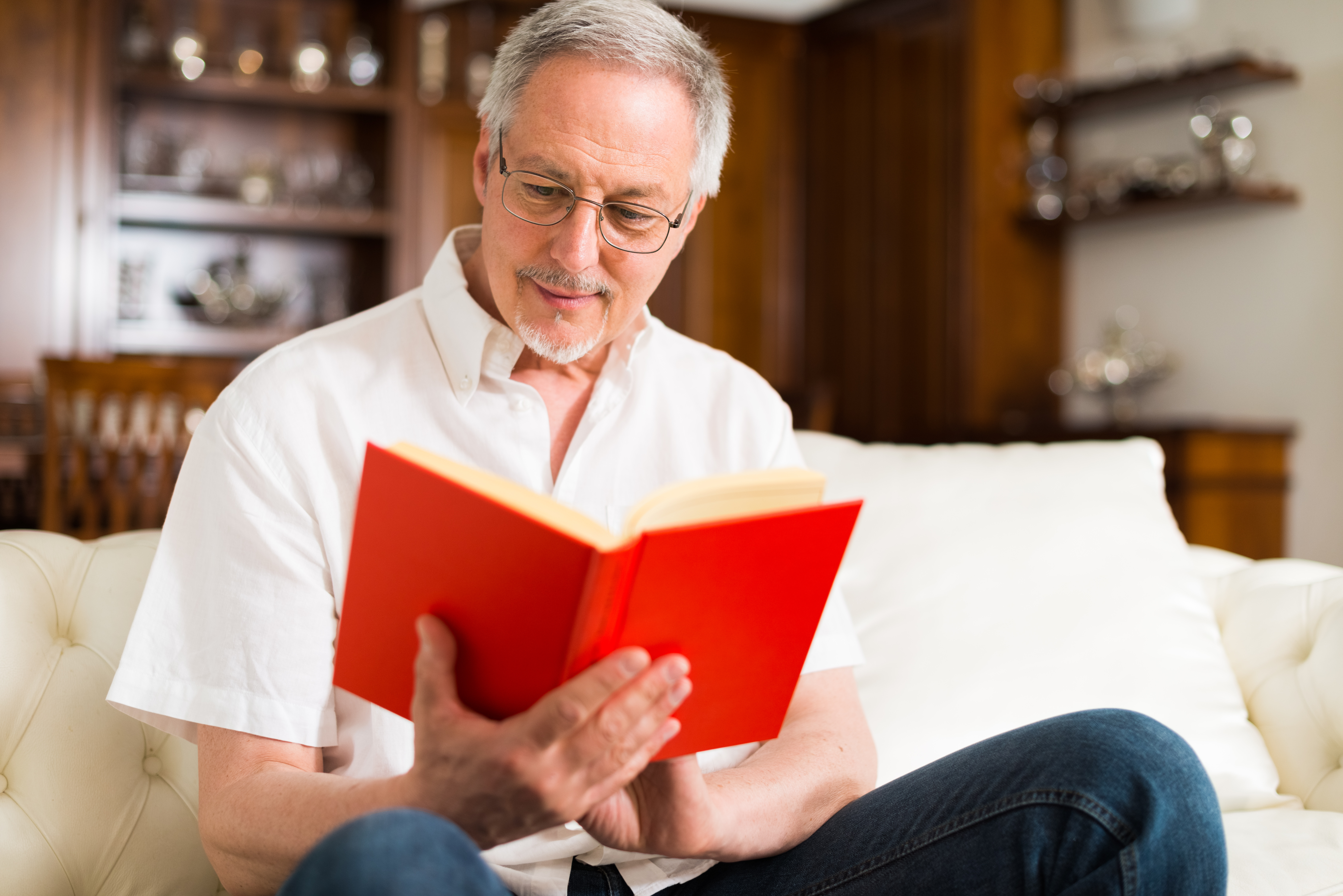 shutterstock_516624274_man reading book